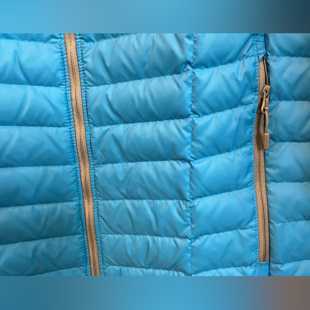 Mountain Hardwear Down Puffer - Men’s Medium - Powder Blue - Like New Condition - Picture 6 of 13